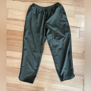 Women’s Lululemon Green capris
